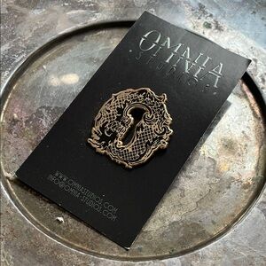 Omnia Studios Jewelry Keyhole Pin
